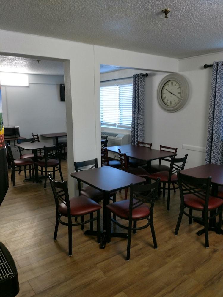 Super 8 By Wyndham Montgomery Maybrook Екстер'єр фото