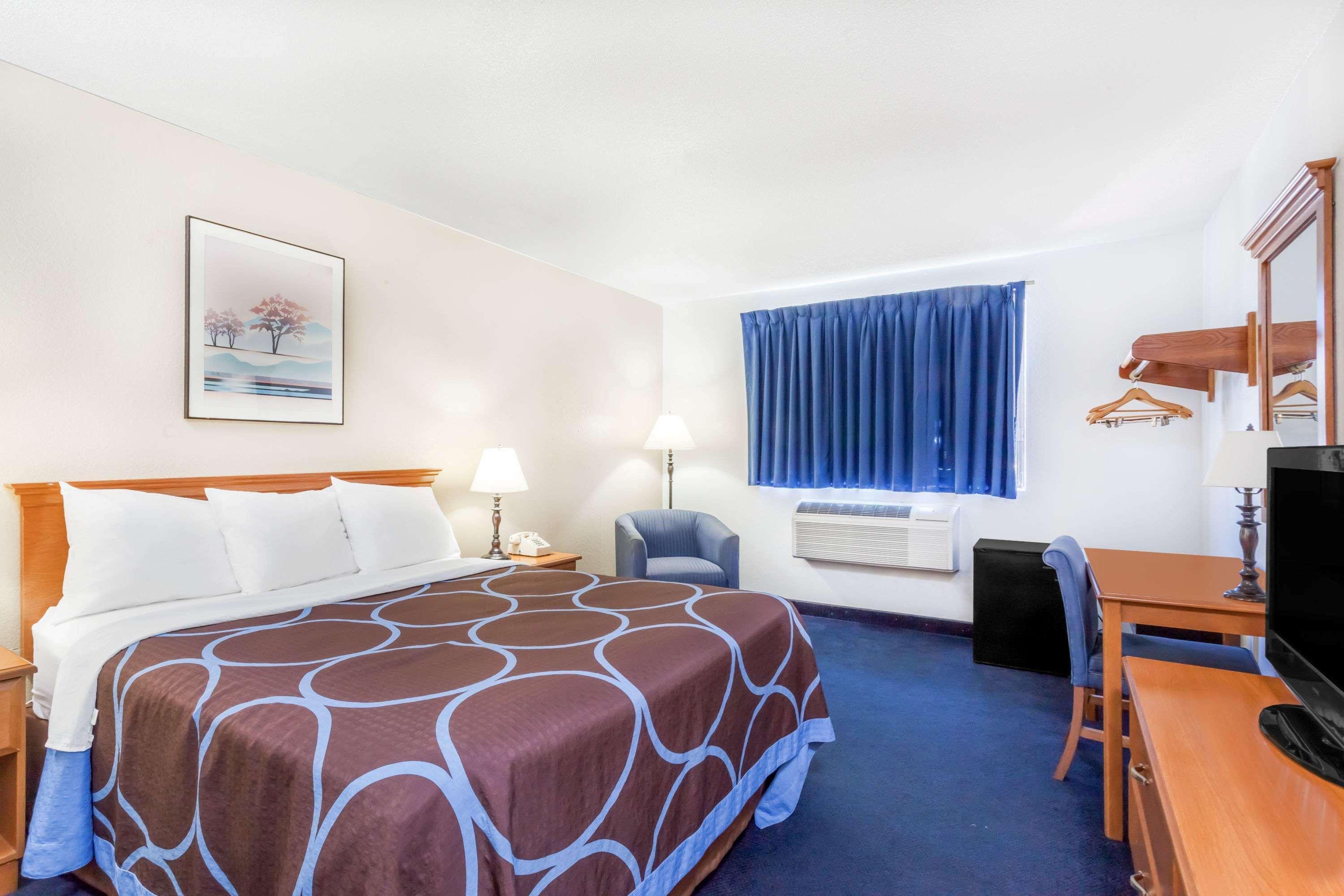 Super 8 By Wyndham Montgomery Maybrook Екстер'єр фото