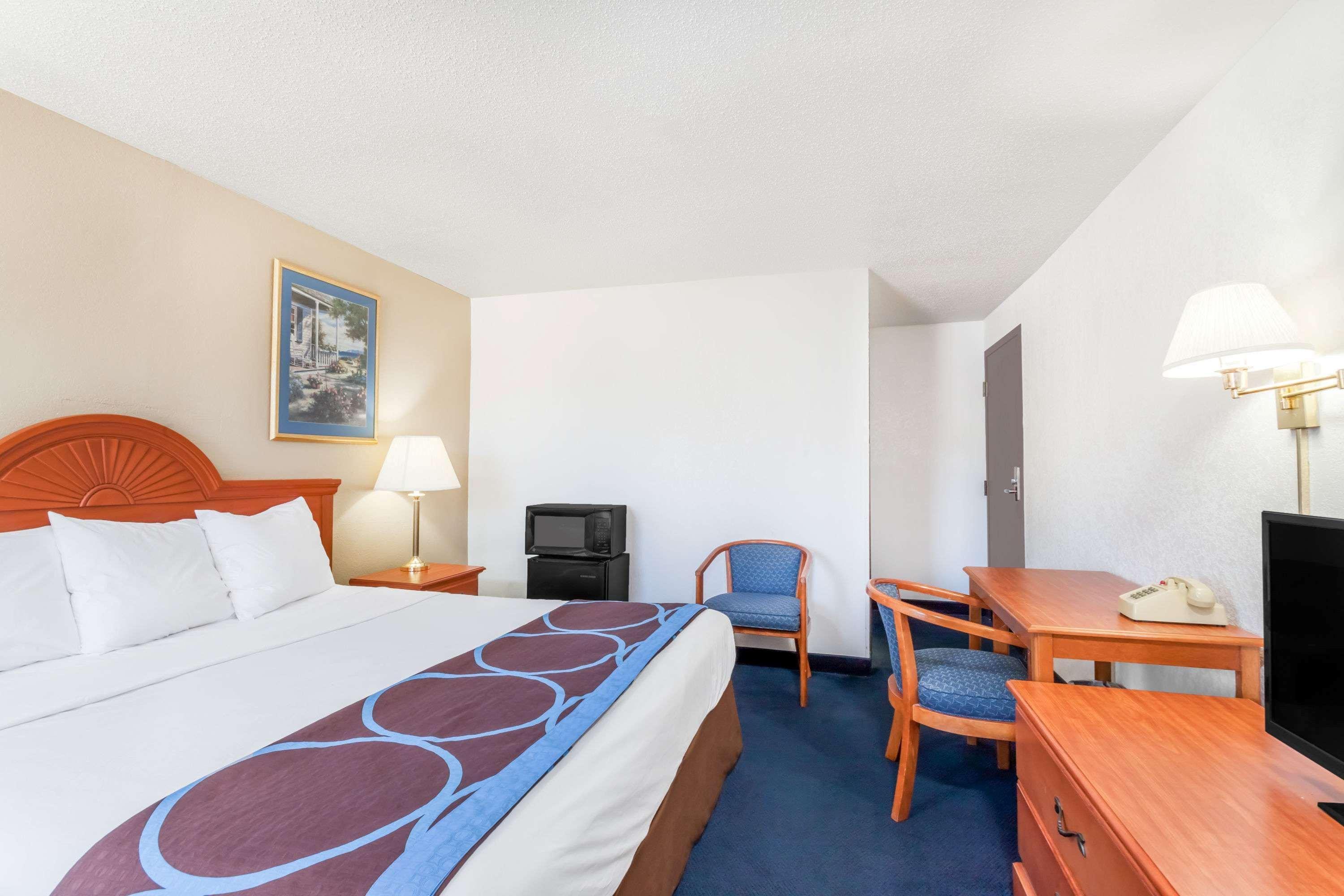 Super 8 By Wyndham Montgomery Maybrook Екстер'єр фото